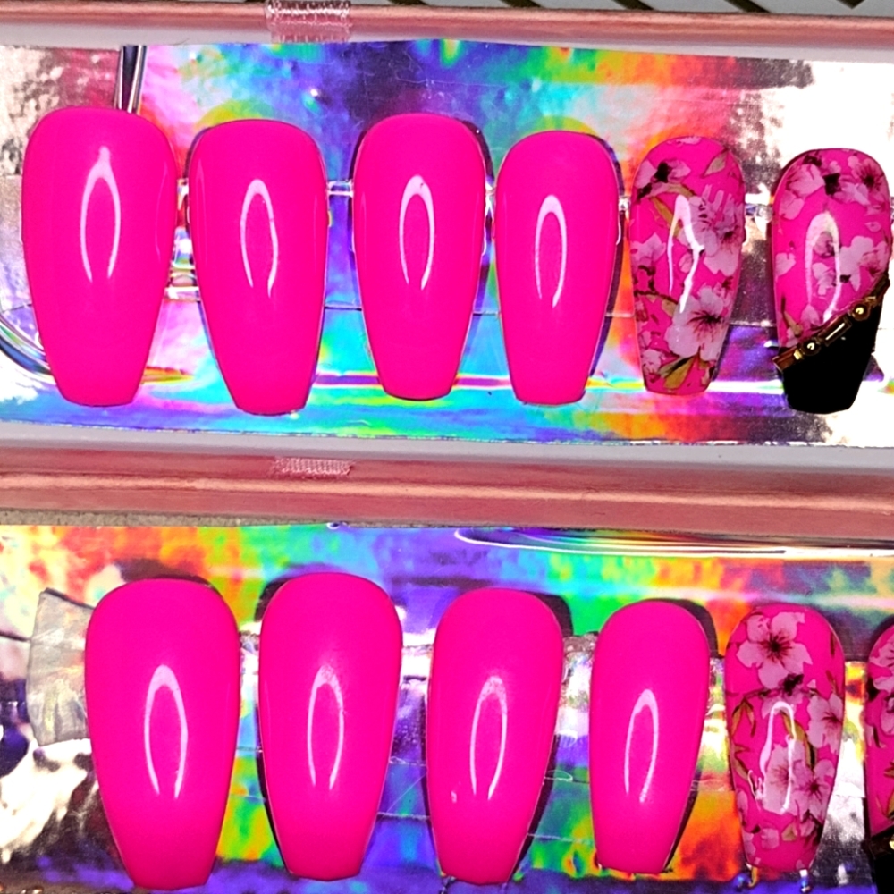 Press on nails. Sizing kits